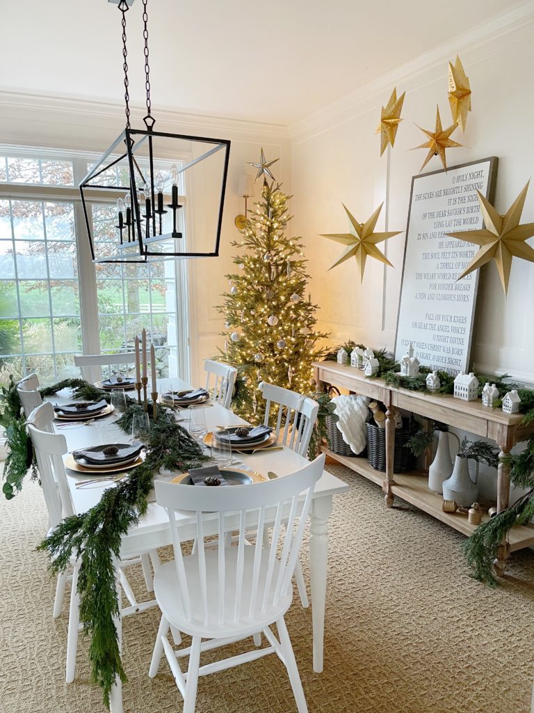 Holiday Dining  – Simple Christmas
