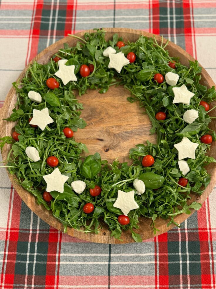 Image for Easy Arugula Caprese Wreath Salad